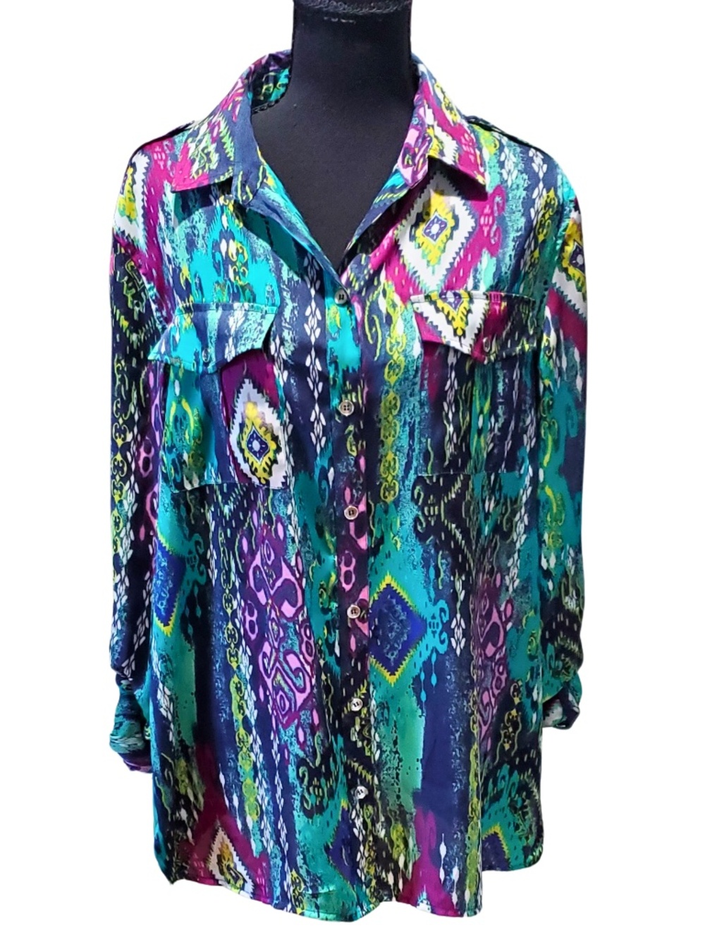 Jones New York Signature blouse size Large, Ikat ,Aztec,Southern pattern.
